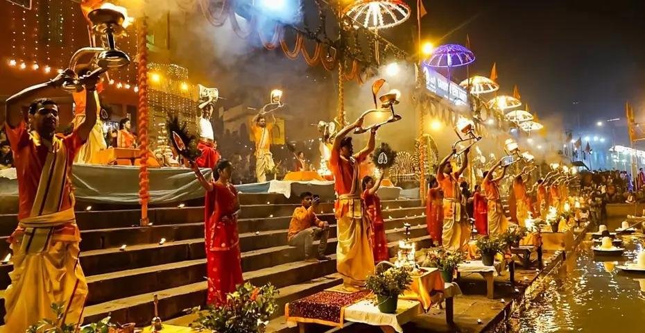 Book Dev Diwali Boat Rides, Ganga Aarti & Stays in Varanasi